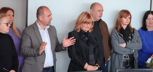 Благодарност и почит кон м-р Цветанка Хаџи Пецова по повод нејзиното пензионирање