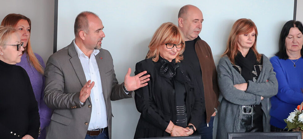 Благодарност и почит кон м-р Цветанка Хаџи Пецова по повод нејзиното пензионирање